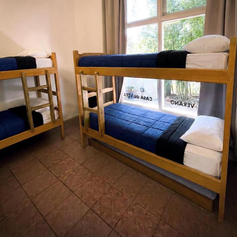 Pinamar Hostel Casa de Verano - Cama en habitación compartida con 4 camas - 29