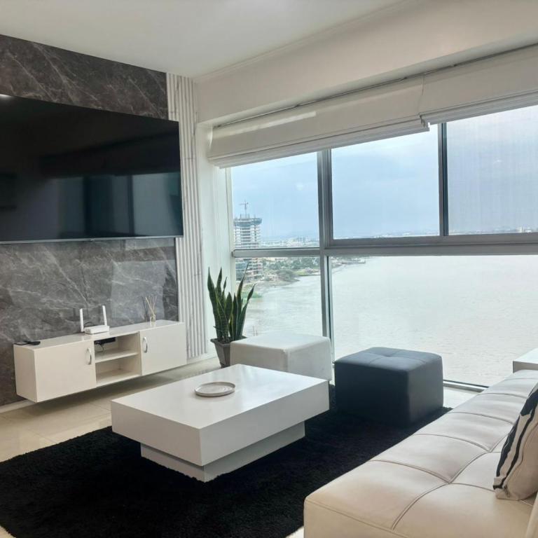 Riverfront 1, suite de lujo, vista al río - One-Bedroom Apartment - 3