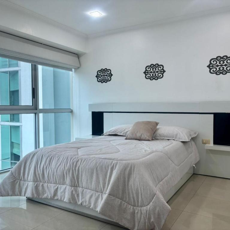 Riverfront 1, suite de lujo, vista al río - One-Bedroom Apartment - 4
