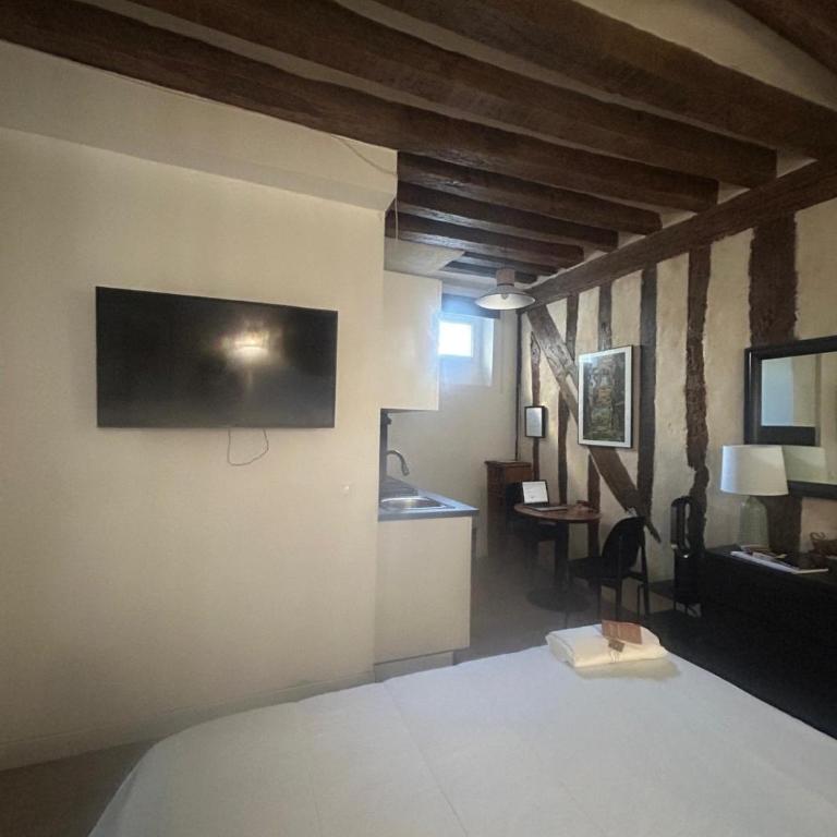 Studio in Les Halles Center - One-Bedroom Apartment - 2