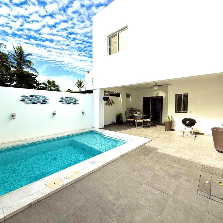 Grand Retreat - Four-Bedroom House - 1