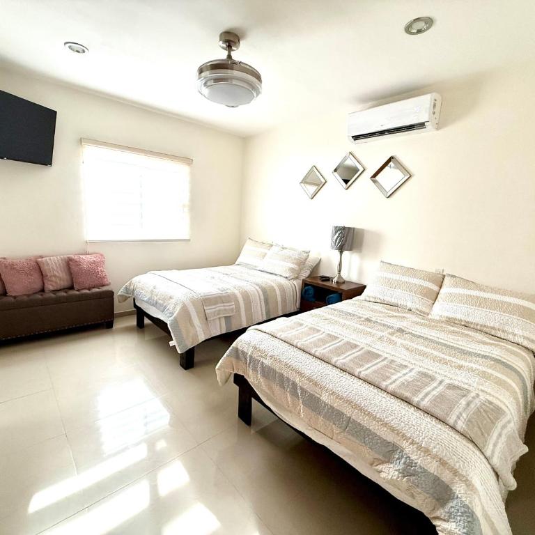 Grand Retreat - Four-Bedroom House - 32