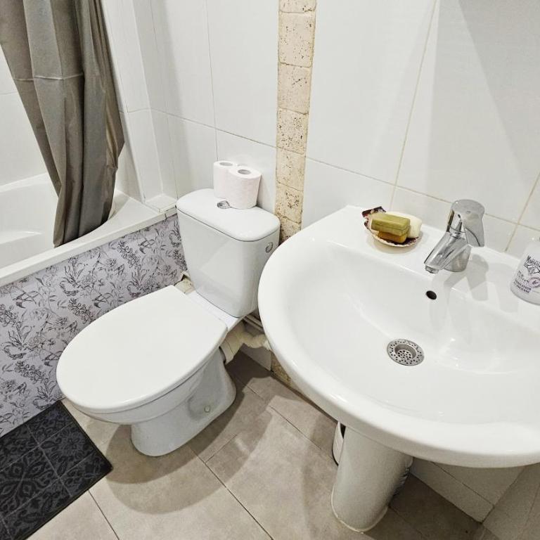 Apt nearby monmarte lovely and warm - One-Bedroom Apartment - 8