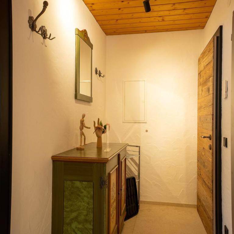 Schickster Sky Lodge und Chalet Rossi - Apartment mit Balkon - 4