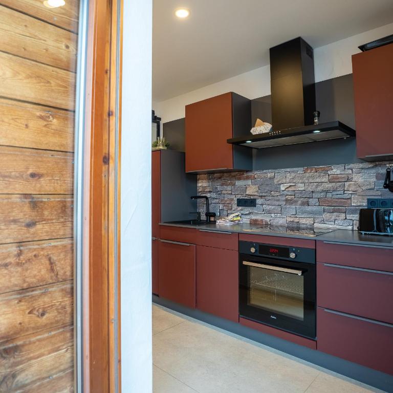 Schickster Sky Lodge und Chalet Rossi - Apartment mit Balkon - 5
