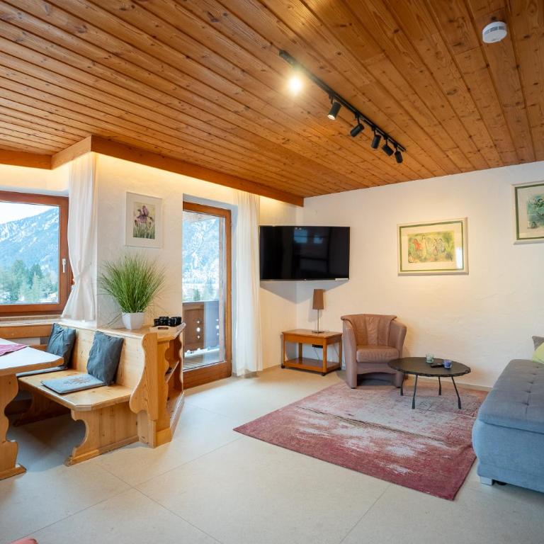 Schickster Sky Lodge und Chalet Rossi - Apartment mit Balkon - 6