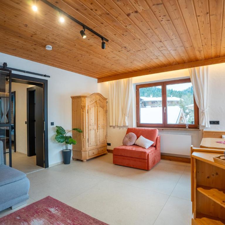 Schickster Sky Lodge und Chalet Rossi - Apartment mit Balkon - 8