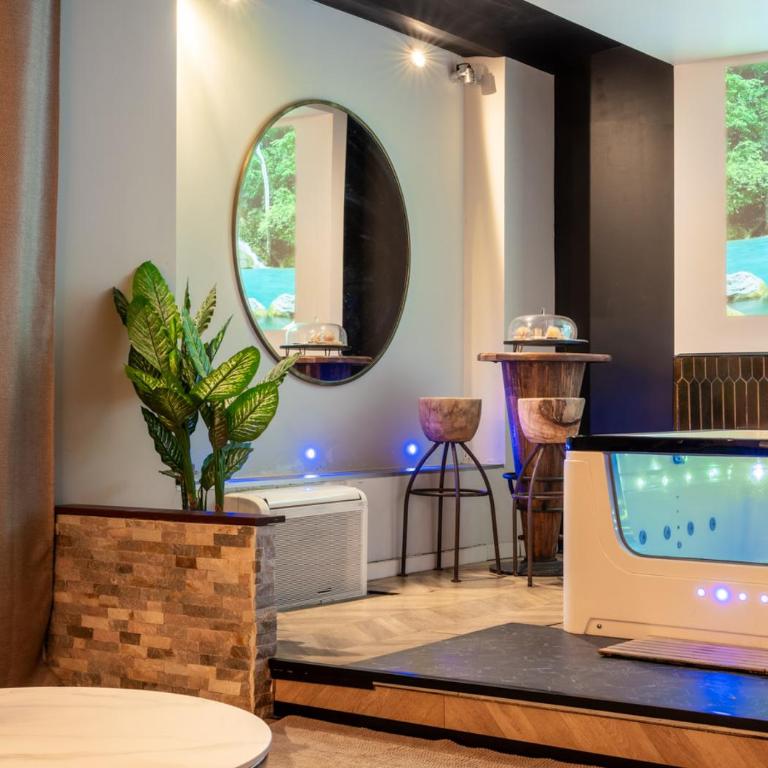 Suite avec jacuzzi privé Nîmes Idéal seul ou couple - Spa Maison Carré - One-Bedroom Apartment - 24