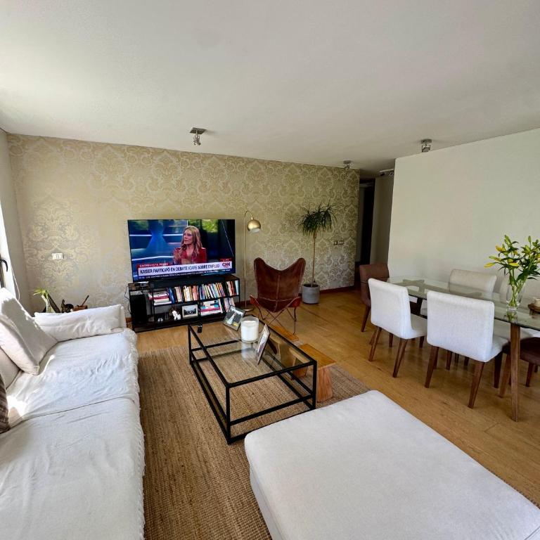 Grande y lujoso departamento en el Golf - Three-Bedroom Apartment - 3