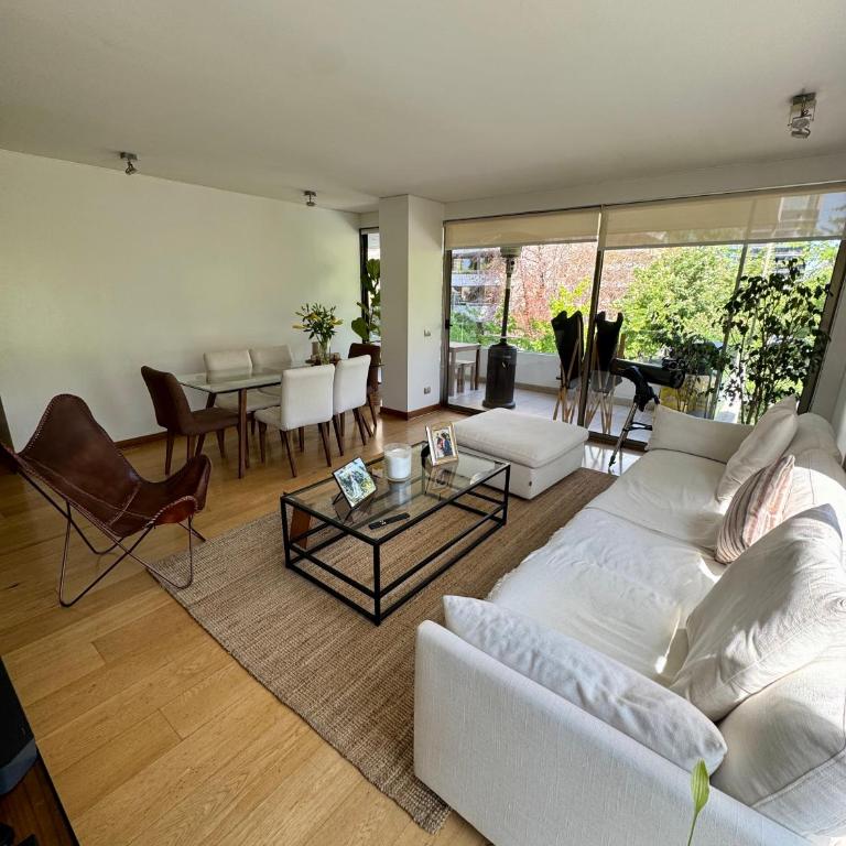 Grande y lujoso departamento en el Golf - Three-Bedroom Apartment - 4