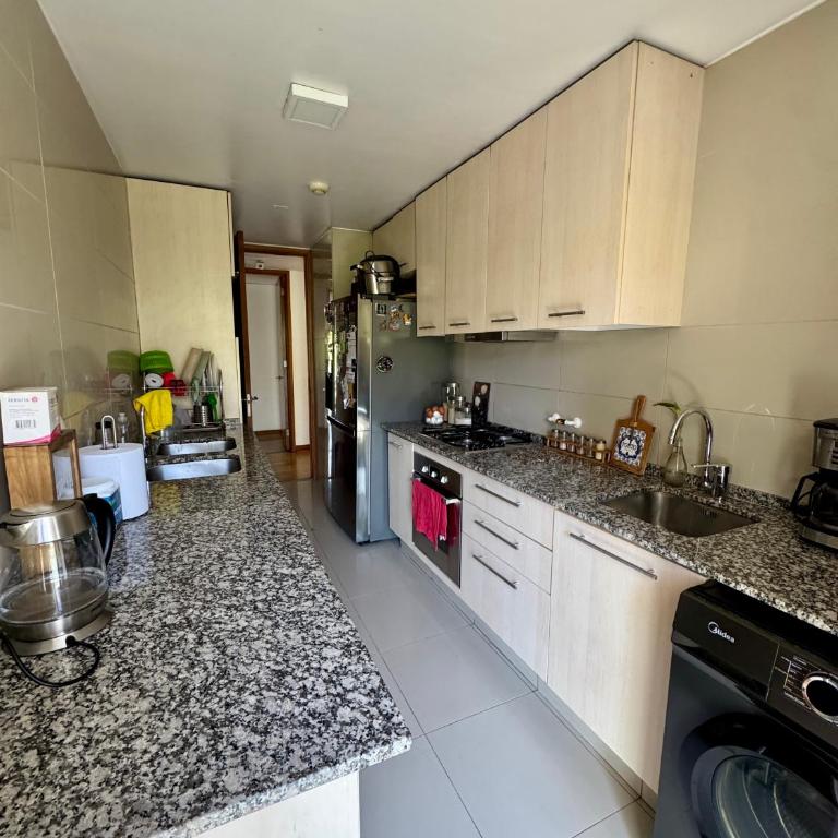 Grande y lujoso departamento en el Golf - Three-Bedroom Apartment - 8