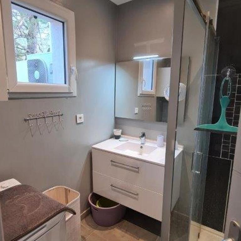 Joli T4 climatisé 3* avec jardin à Bormes-les-Mimosas - FR-1-610-117 - Appartement - 6