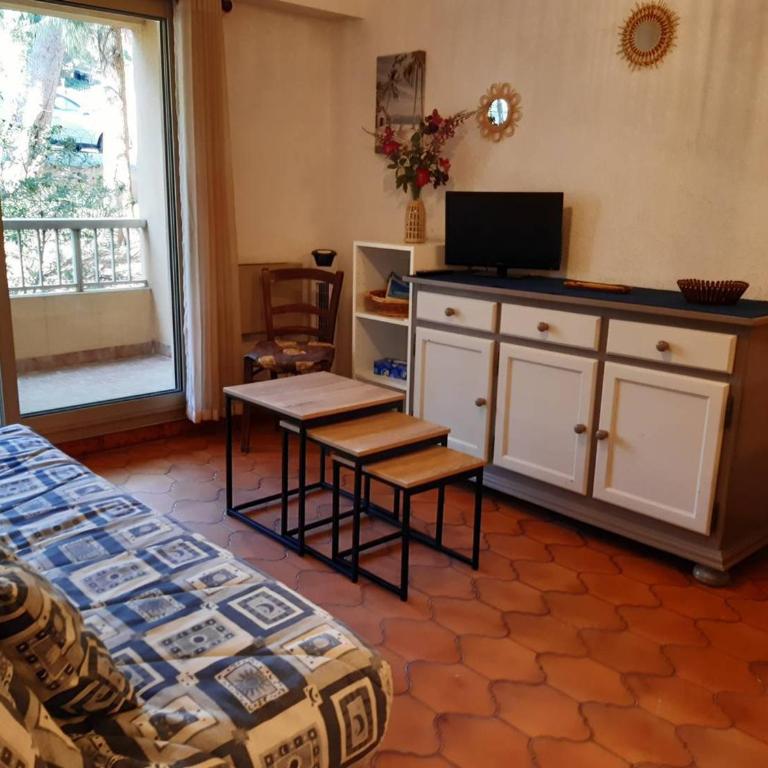 Appartement T2 avec terrasse et parking à Bormes-les-Mimosas - FR-1-251-907 - Apartment - 3
