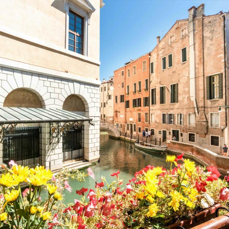 Ca' Maria Callas - Camera Matrimoniale Superior con Balcone e Vista Canale - 13