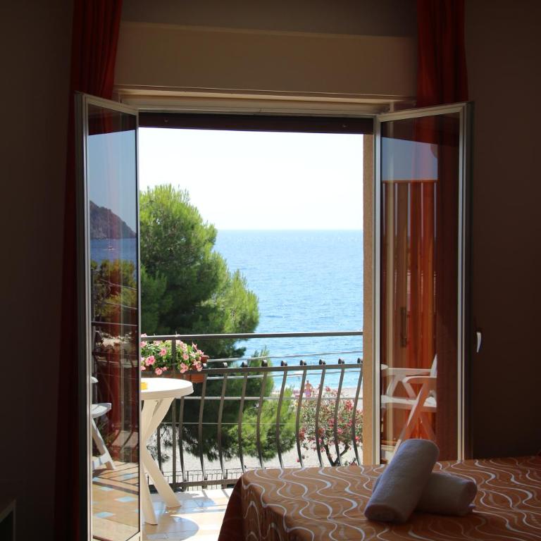 Hotel Chrismare Taormina - Camera Tripla Superior con Vista Mare - 4