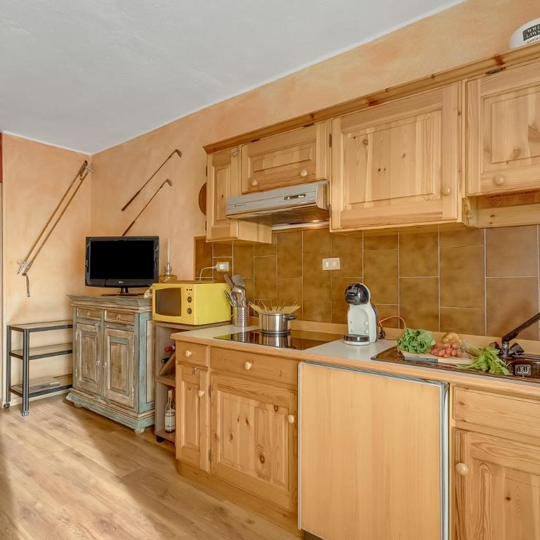Rochebrune Apartments in Ski Resort - One Bedroom Apartment with Balcony 2 - 10