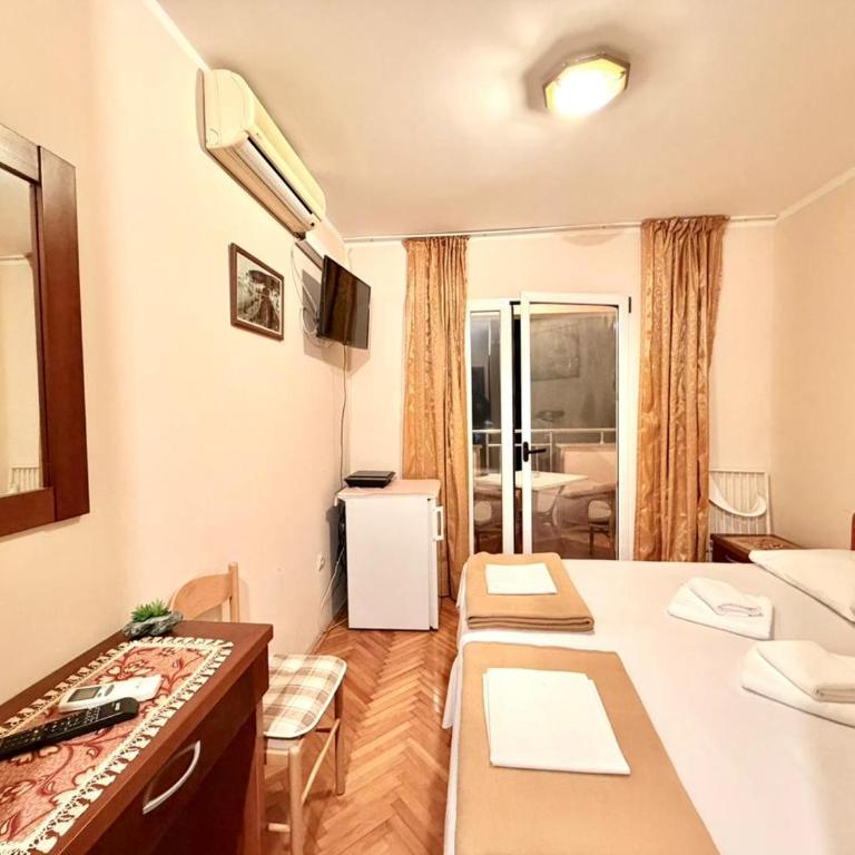 Beachfront Apartments Oaza 1 - Double or Twin Room with Sea View - 4