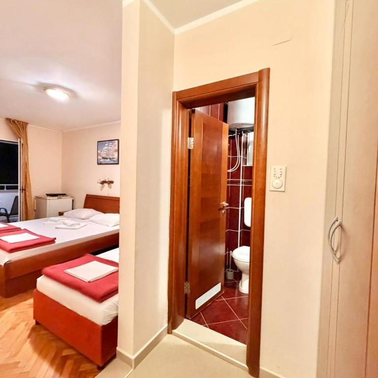 Beachfront Apartments Oaza 1 - Triple Room with Sea View - 9