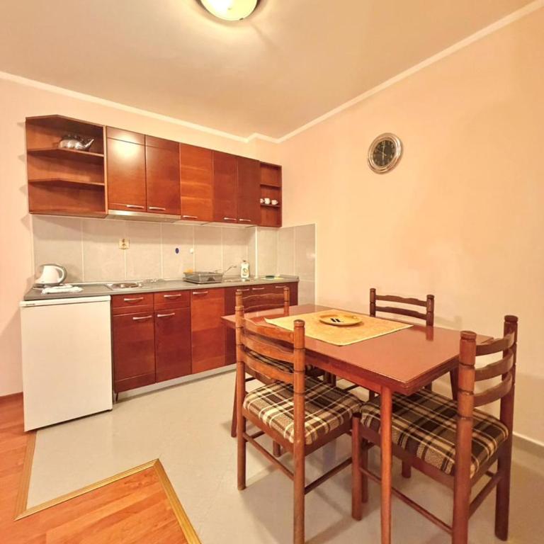 Beachfront Apartments Oaza 1 - Apartment with Sea View - 9