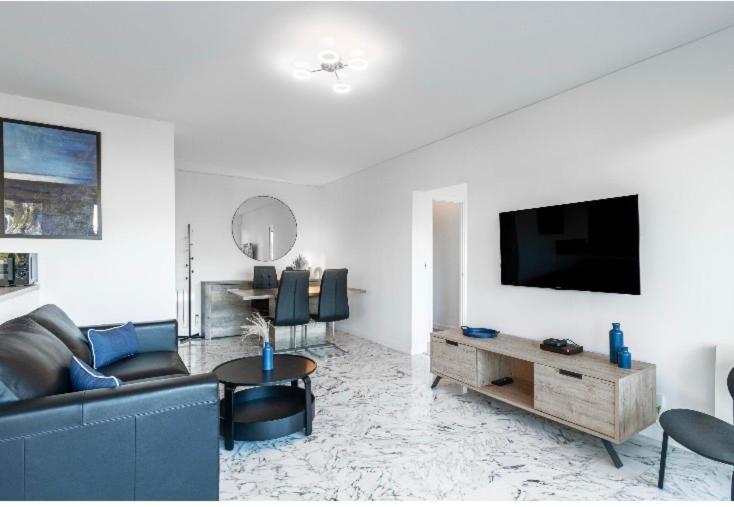 Nice Sea View Apartment Pool Terrace Parking Air Conditioning 4Sleeps - Appartement 1 Chambre - 6