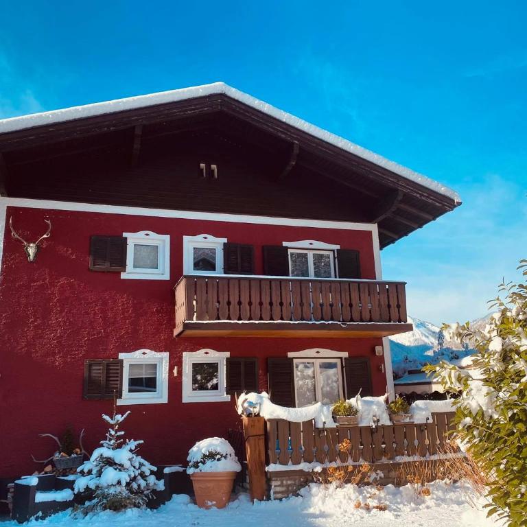 Chalet Austria, famous ski areas around us, 15 min to salzburg city, direct mountain view, up to 10 people - Chalet - 71