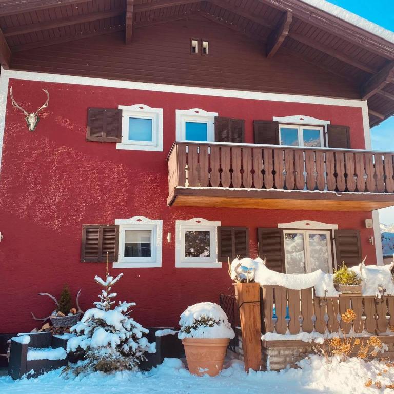 Chalet Austria, famous ski areas around us, 15 min to salzburg city, direct mountain view, up to 10 people - Chalet - 72