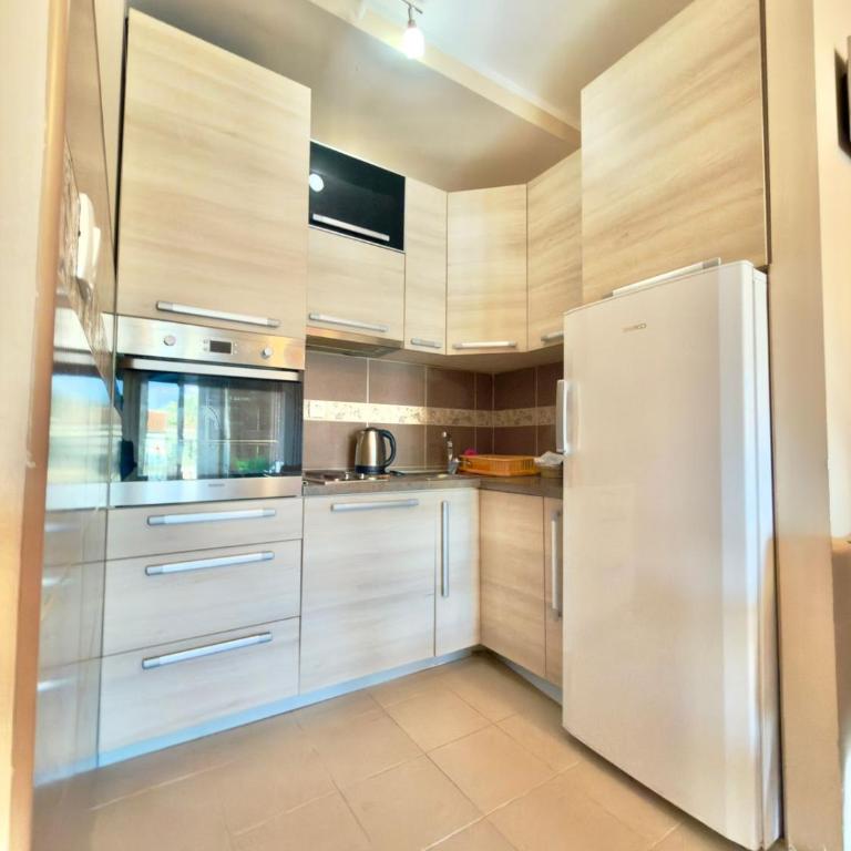 Beachfront Apartments Oaza 2 - One-Bedroom Apartment with Balcony - 12