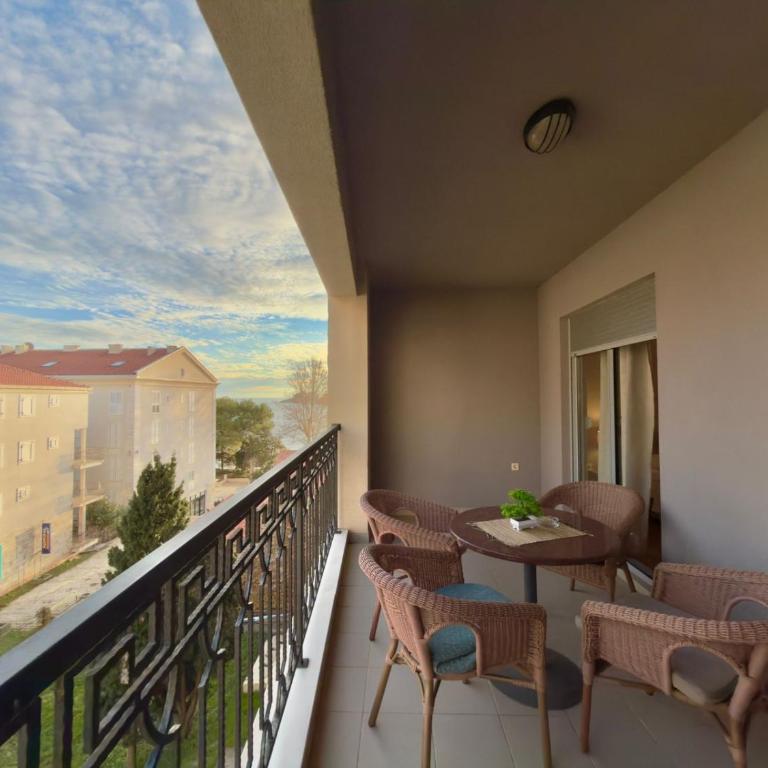 Beachfront Apartments Oaza 2 - One-Bedroom Apartment with Balcony - 9