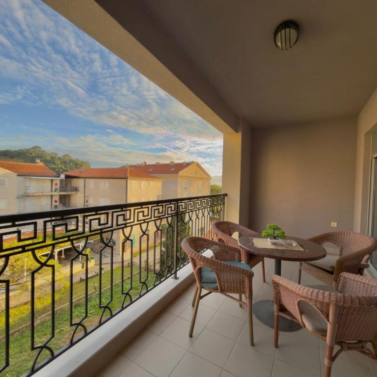 Beachfront Apartments Oaza 2 - One-Bedroom Apartment with Balcony - 8