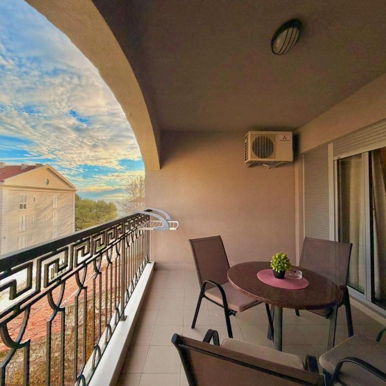 Beachfront Apartments Oaza 2 - One-Bedroom Apartment with Balcony - 20