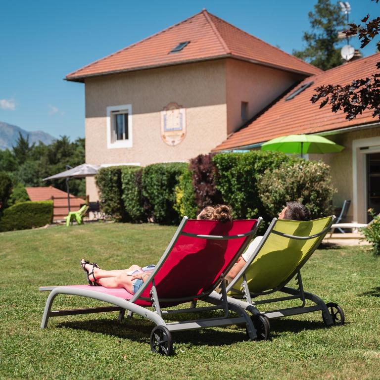 "La Combe Fleurie" Appartements & Chambres - Maison 8 Chambres - 3