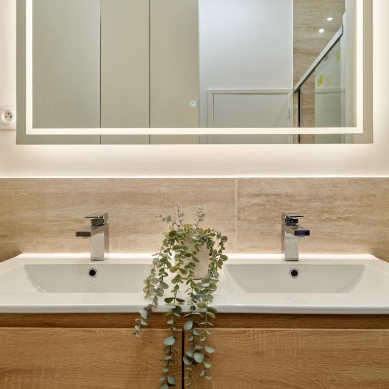 Residence with AC apartments Buttes Chaumont Park - Appartement 2 Chambres - 13