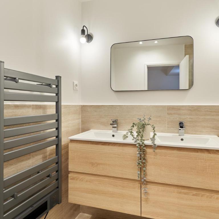 Residence with AC apartments Buttes Chaumont Park - Appartement 2 Chambres - 14