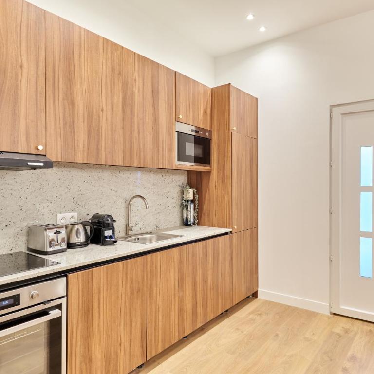 Residence with AC apartments Buttes Chaumont Park - Appartement 2 Chambres Deluxe - 7