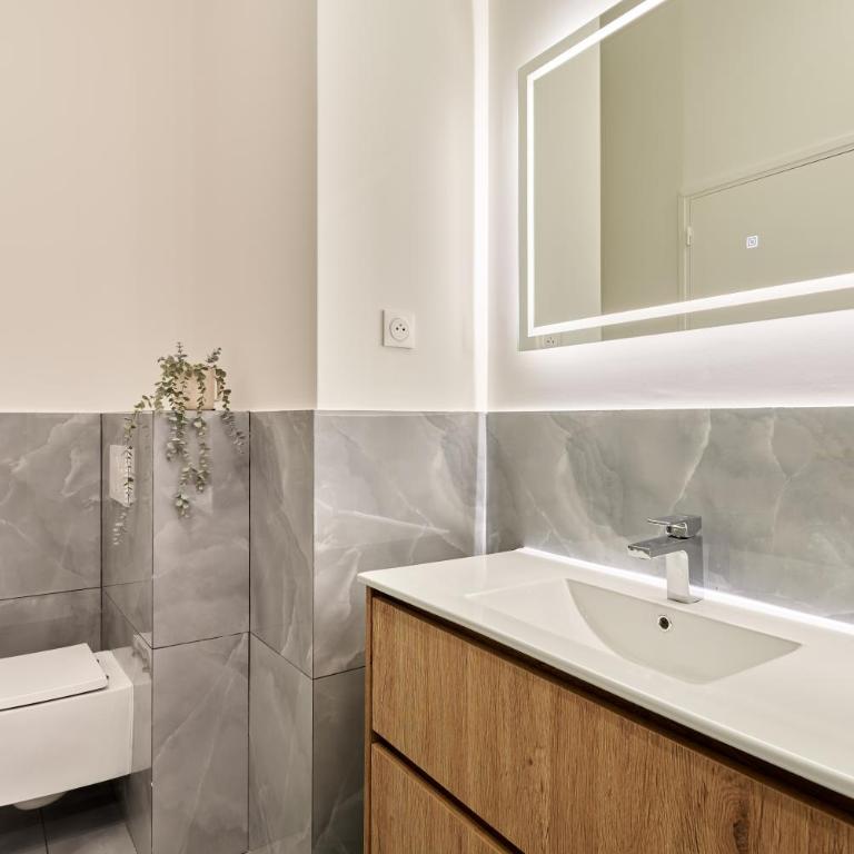Residence with AC apartments Buttes Chaumont Park - Appartement 2 Chambres Deluxe - 12