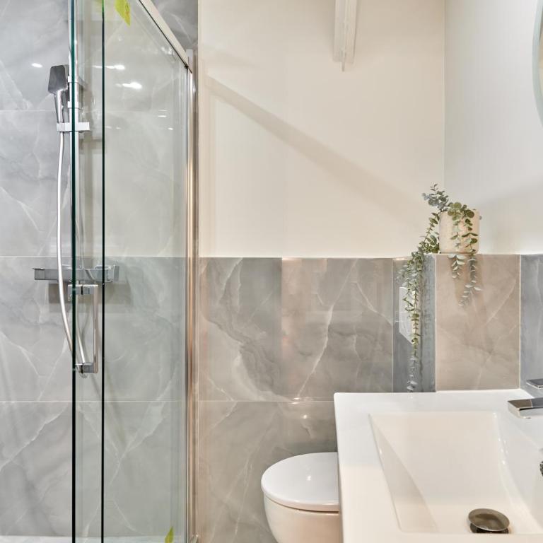 Residence with AC apartments Buttes Chaumont Park - Appartement 2 Chambres Deluxe - 13