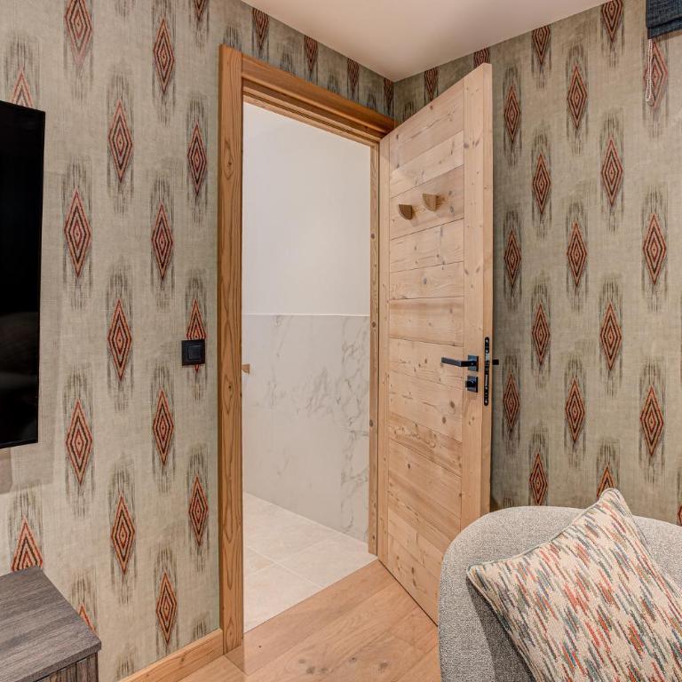 Chalet Diard, Detached Chalet, Alpes Agency, Sleeps 6 to 8 - Chalet - 44