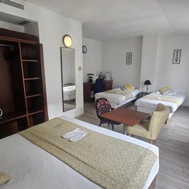 Massilia hôtel - Suite avec Balcon 4 Personnes - 11