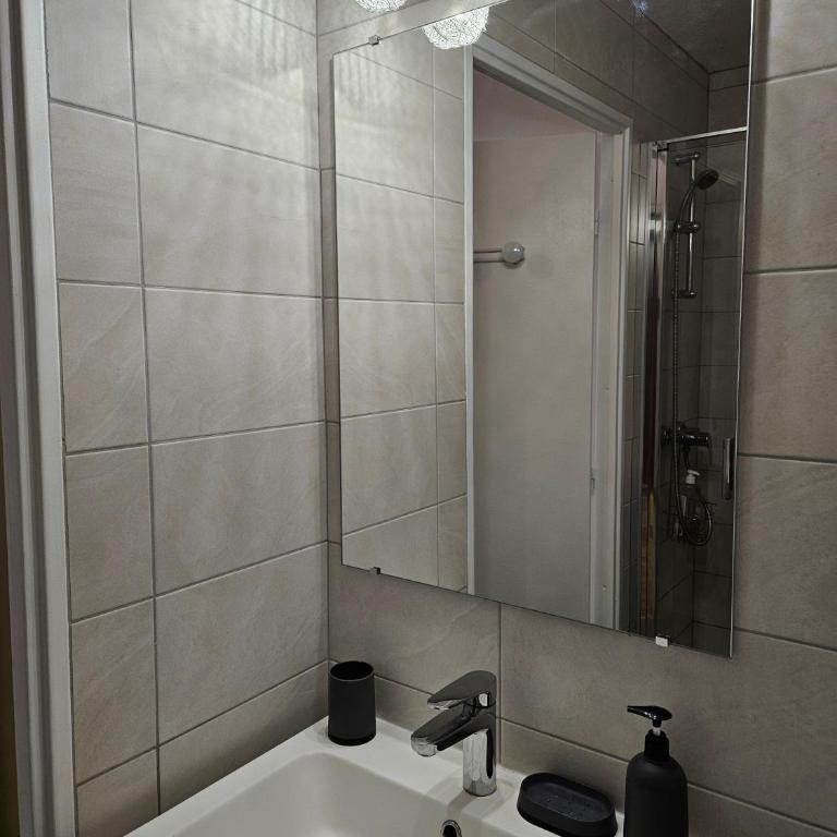 Studio Cabine Clim Wifi Parking Draps - 1 étoile - self check-in possible - Studio with Garden View - 9
