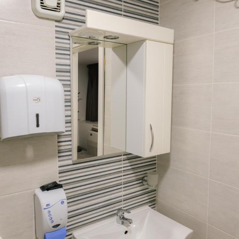 Hotel Slavija Banja Luka - Dvokrevetna Soba sa Bračnim Krevetom - 9