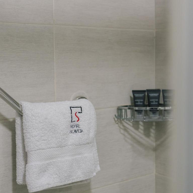 Hotel Slavija Banja Luka - Dvokrevetna Soba sa Bračnim Krevetom - 10