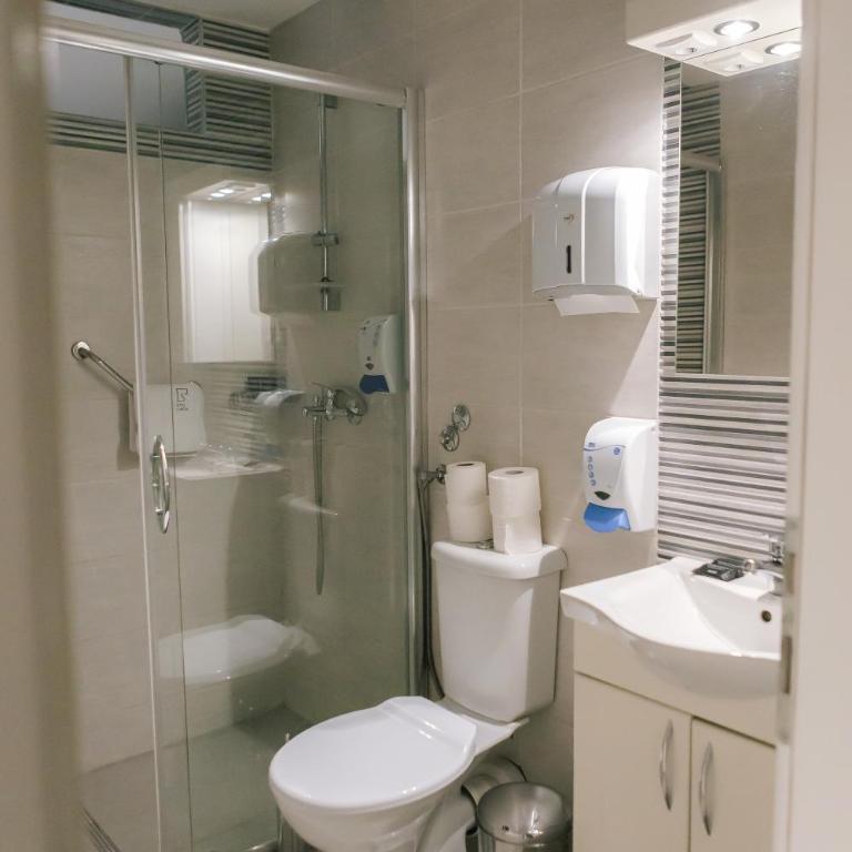 Hotel Slavija Banja Luka - Dvokrevetna Soba sa Bračnim Krevetom - 11