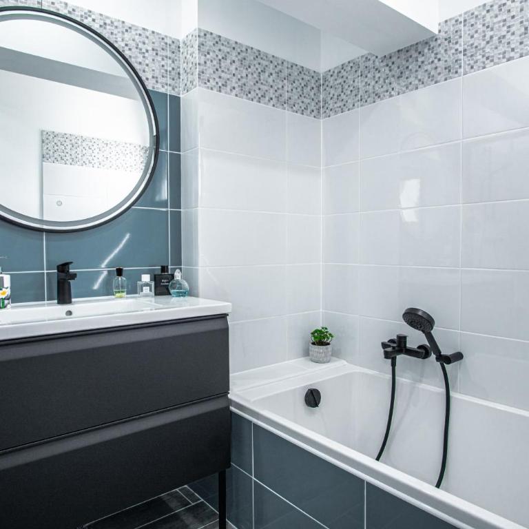 Maison contemporaine - grand jardin et piscine privée - Vacation Home - 8