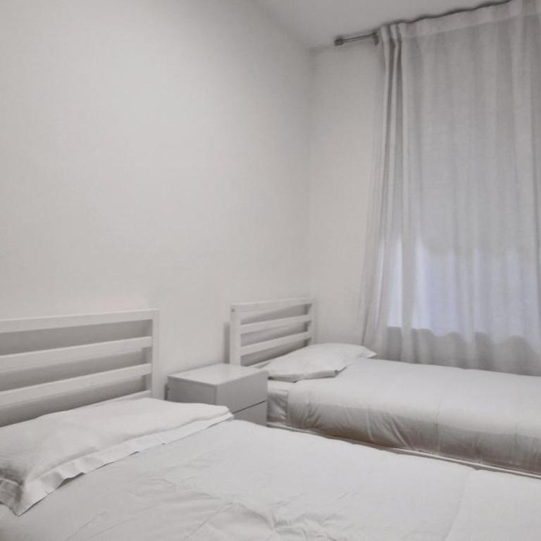10' Piazza Erbe, Elegance in the Heart of Verona - Two-Bedroom Apartment with River View - 3