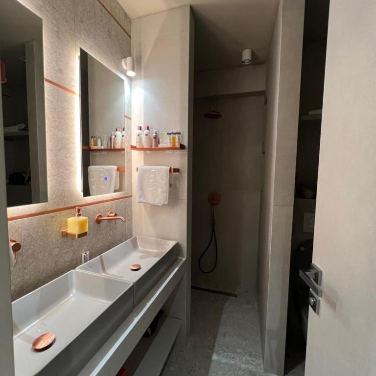 Luxury Ski Apartment A64 Aparthotel VUČKO Jahorina Private host - Three-Bedroom Apartment with View - 42