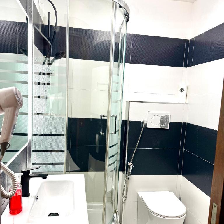 Royal Termini Guest House - Camera Matrimoniale con Bagno in Comune - 23