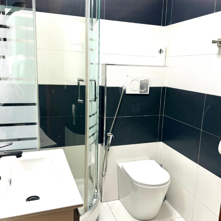 Royal Termini Guest House - Camera Matrimoniale con Bagno in Comune - 19