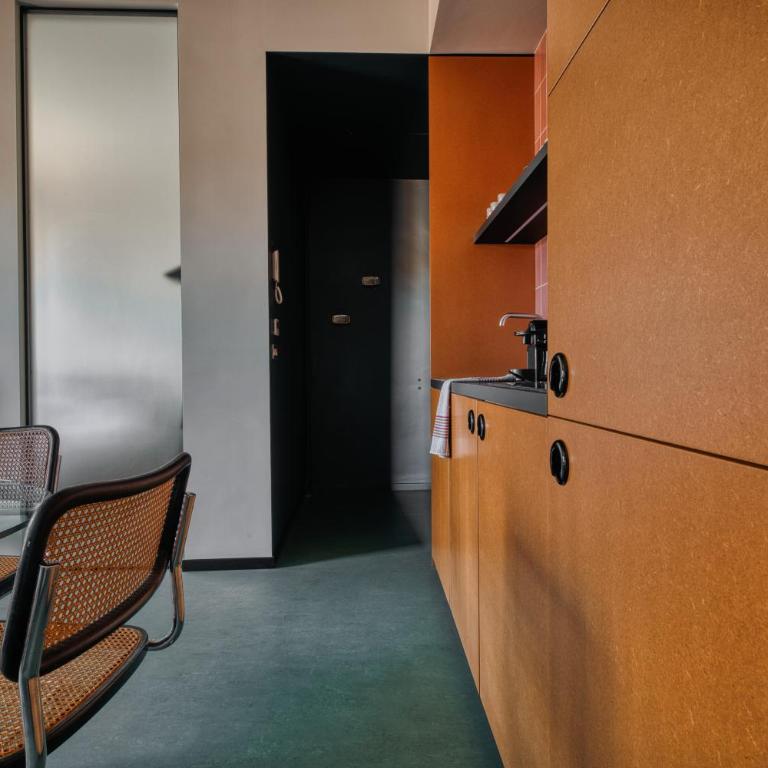 Just Urban Stays - Chic Retro 1BR Apartment -10 min by tram to Duomo - Appartamento con 1 Camera da Letto - 6