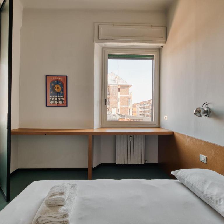 Just Urban Stays - Chic Retro 1BR Apartment -10 min by tram to Duomo - Appartamento con 1 Camera da Letto - 14