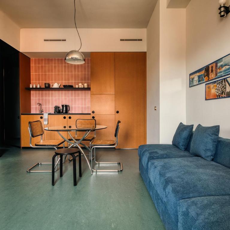 Just Urban Stays - Chic Retro 1BR Apartment -10 min by tram to Duomo - Appartamento con 1 Camera da Letto - 5